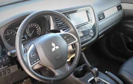 Mitsubishi Outlander III рестайлинг 3, 2013 год, 1 560 000 рублей, 14 фотография