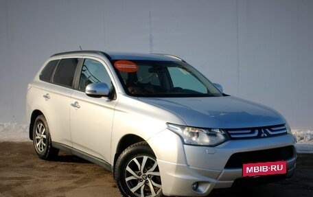 Mitsubishi Outlander III рестайлинг 3, 2013 год, 1 560 000 рублей, 3 фотография