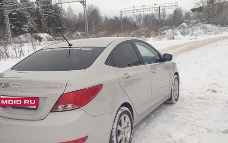 Hyundai Solaris II рестайлинг, 2015 год, 850 000 рублей, 5 фотография