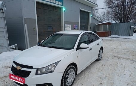 Chevrolet Cruze II, 2010 год, 555 000 рублей, 4 фотография