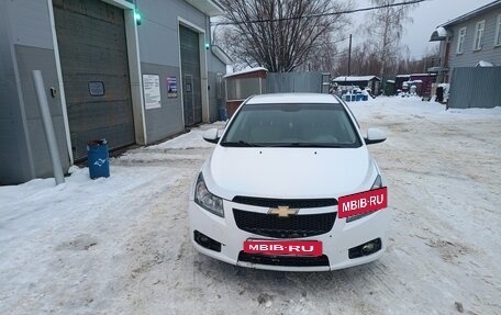 Chevrolet Cruze II, 2010 год, 555 000 рублей, 3 фотография