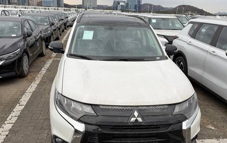 Mitsubishi Outlander III рестайлинг 3, 2022 год, 3 300 000 рублей, 1 фотография