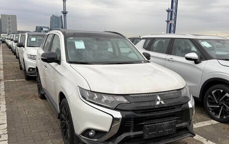 Mitsubishi Outlander III рестайлинг 3, 2022 год, 3 300 000 рублей, 3 фотография