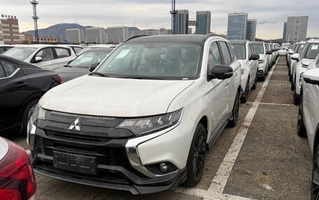 Mitsubishi Outlander III рестайлинг 3, 2022 год, 3 300 000 рублей, 2 фотография