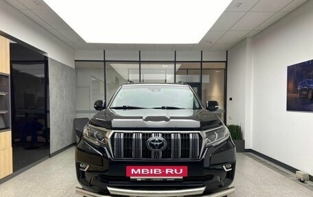 Toyota Land Cruiser Prado 150 рестайлинг 2, 2018 год, 5 360 000 рублей, 3 фотография