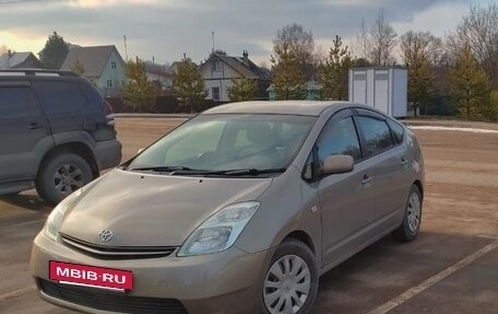 Toyota Prius, 2005 год, 700 000 рублей, 3 фотография