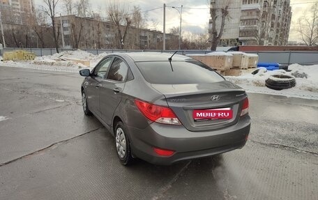 Hyundai Solaris II рестайлинг, 2011 год, 800 000 рублей, 1 фотография