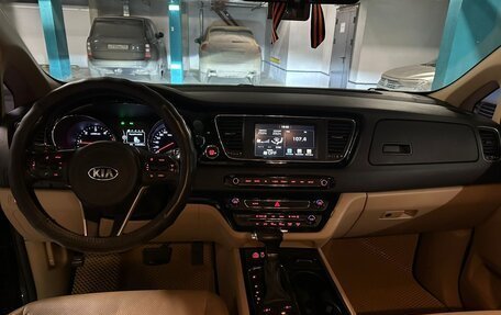 KIA Carnival III, 2017 год, 2 499 000 рублей, 9 фотография