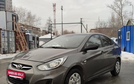 Hyundai Solaris II рестайлинг, 2011 год, 800 000 рублей, 5 фотография