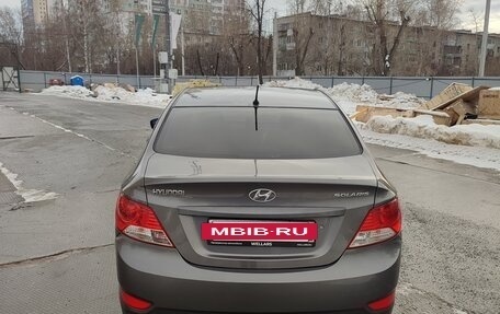 Hyundai Solaris II рестайлинг, 2011 год, 800 000 рублей, 3 фотография