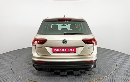 Volkswagen Tiguan II, 2017 год, 2 679 000 рублей, 10 фотография