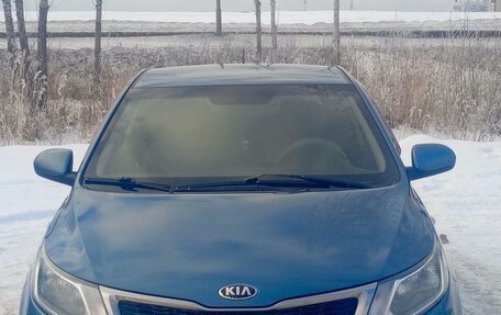 KIA Rio III рестайлинг, 2013 год, 980 000 рублей, 2 фотография