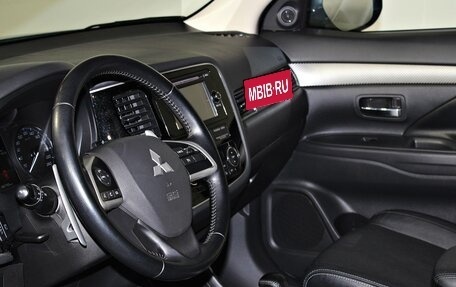 Mitsubishi Outlander III рестайлинг 3, 2013 год, 1 647 000 рублей, 10 фотография