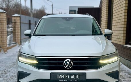 Volkswagen Tiguan II, 2021 год, 3 199 900 рублей, 2 фотография