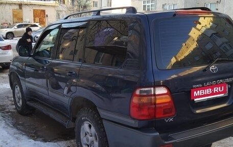 Toyota Land Cruiser 100 рестайлинг 2, 1998 год, 1 950 000 рублей, 3 фотография