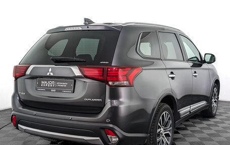 Mitsubishi Outlander III рестайлинг 3, 2018 год, 2 600 000 рублей, 5 фотография