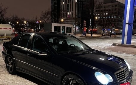 Mercedes-Benz C-Класс, 2004 год, 650 000 рублей, 1 фотография