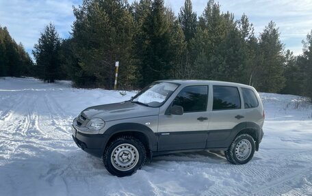 Chevrolet Niva I рестайлинг, 2011 год, 550 000 рублей, 4 фотография