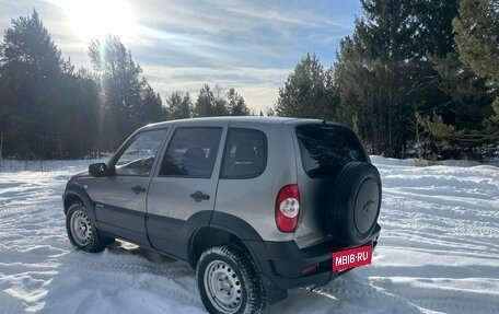 Chevrolet Niva I рестайлинг, 2011 год, 550 000 рублей, 3 фотография