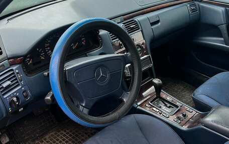 Mercedes-Benz E-Класс, 1997 год, 250 000 рублей, 6 фотография