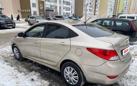 Hyundai Solaris II рестайлинг, 2011 год, 895 000 рублей, 4 фотография