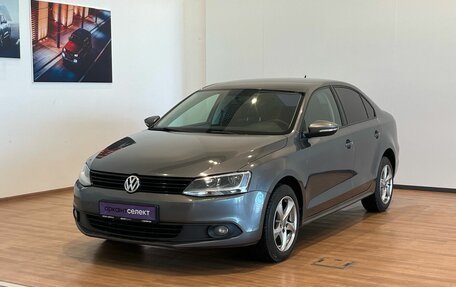 Volkswagen Jetta VI, 2013 год, 1 220 000 рублей, 2 фотография