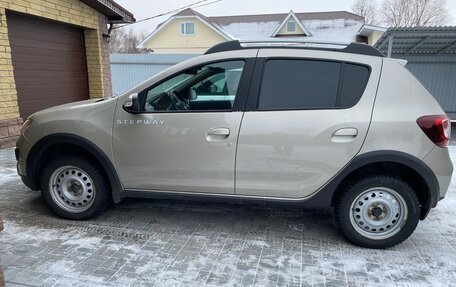 Renault Sandero II рестайлинг, 2018 год, 1 350 000 рублей, 2 фотография