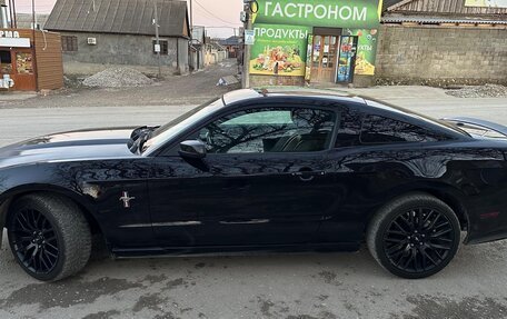 Ford Mustang VI рестайлинг, 2011 год, 1 490 000 рублей, 2 фотография