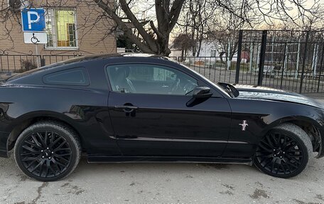 Ford Mustang VI рестайлинг, 2011 год, 1 490 000 рублей, 6 фотография