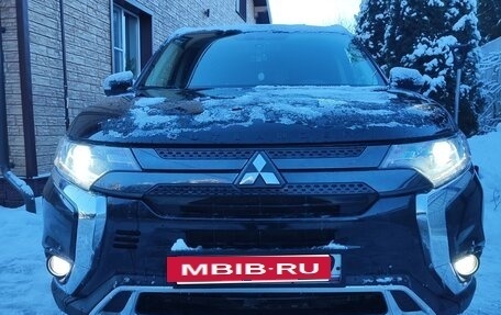 Mitsubishi Outlander III рестайлинг 3, 2022 год, 3 150 000 рублей, 13 фотография