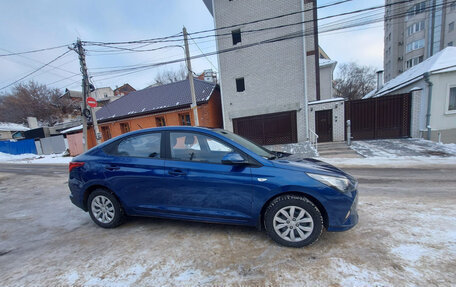 Hyundai Solaris II рестайлинг, 2021 год, 1 590 000 рублей, 2 фотография