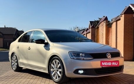 Volkswagen Jetta VI, 2014 год, 1 650 000 рублей, 2 фотография