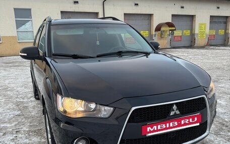 Mitsubishi Outlander III рестайлинг 3, 2010 год, 1 320 000 рублей, 4 фотография