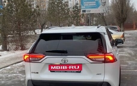 Toyota RAV4, 2020 год, 3 650 000 рублей, 5 фотография