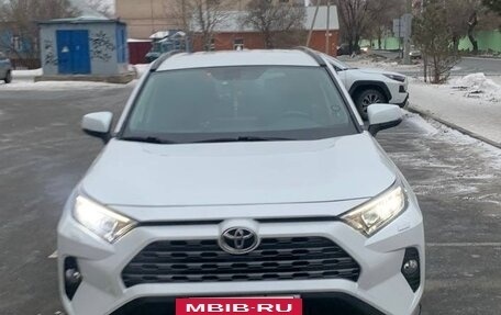 Toyota RAV4, 2020 год, 3 650 000 рублей, 2 фотография