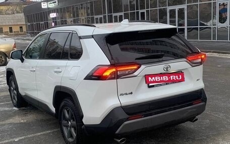 Toyota RAV4, 2020 год, 3 650 000 рублей, 6 фотография