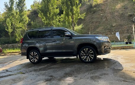 Toyota Land Cruiser Prado 150 рестайлинг 2, 2018 год, 4 990 000 рублей, 4 фотография