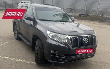 Toyota Land Cruiser Prado 150 рестайлинг 2, 2018 год, 4 990 000 рублей, 2 фотография