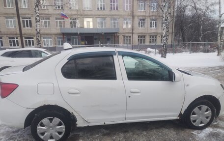 Renault Logan II, 2015 год, 330 000 рублей, 2 фотография