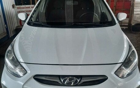 Hyundai Solaris II рестайлинг, 2012 год, 850 000 рублей, 1 фотография