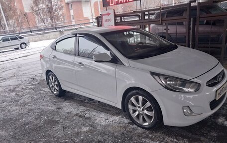 Hyundai Solaris II рестайлинг, 2012 год, 850 000 рублей, 2 фотография