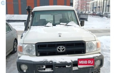 Toyota Land Cruiser 70, 2011 год, 2 300 000 рублей, 1 фотография