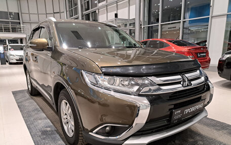 Mitsubishi Outlander III рестайлинг 3, 2017 год, 1 992 000 рублей, 7 фотография