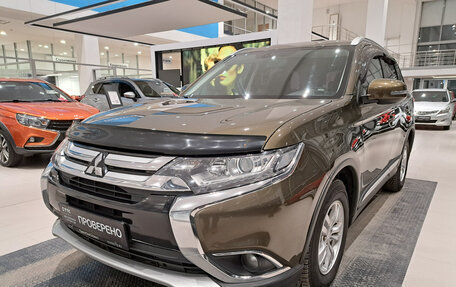 Mitsubishi Outlander III рестайлинг 3, 2017 год, 1 992 000 рублей, 5 фотография