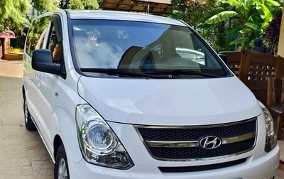 Hyundai Grand Starex Grand Starex I рестайлинг 2, 2012 год, 1 950 000 рублей, 1 фотография