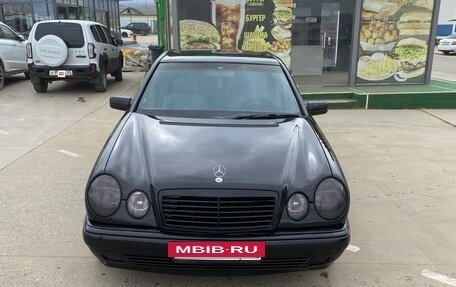 Mercedes-Benz E-Класс, 1997 год, 750 000 рублей, 2 фотография