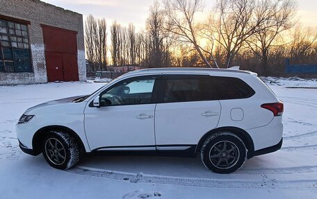 Mitsubishi Outlander III рестайлинг 3, 2017 год, 2 200 000 рублей, 7 фотография