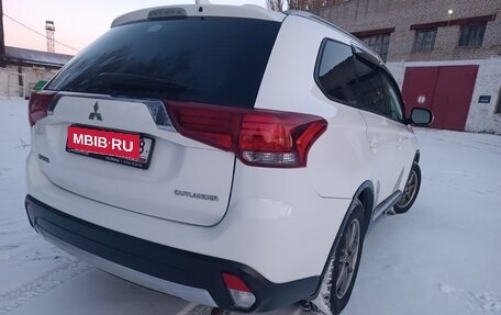 Mitsubishi Outlander III рестайлинг 3, 2017 год, 2 200 000 рублей, 3 фотография