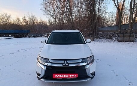 Mitsubishi Outlander III рестайлинг 3, 2017 год, 2 200 000 рублей, 8 фотография