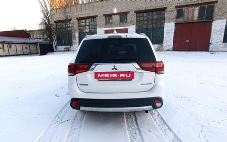 Mitsubishi Outlander III рестайлинг 3, 2017 год, 2 200 000 рублей, 13 фотография